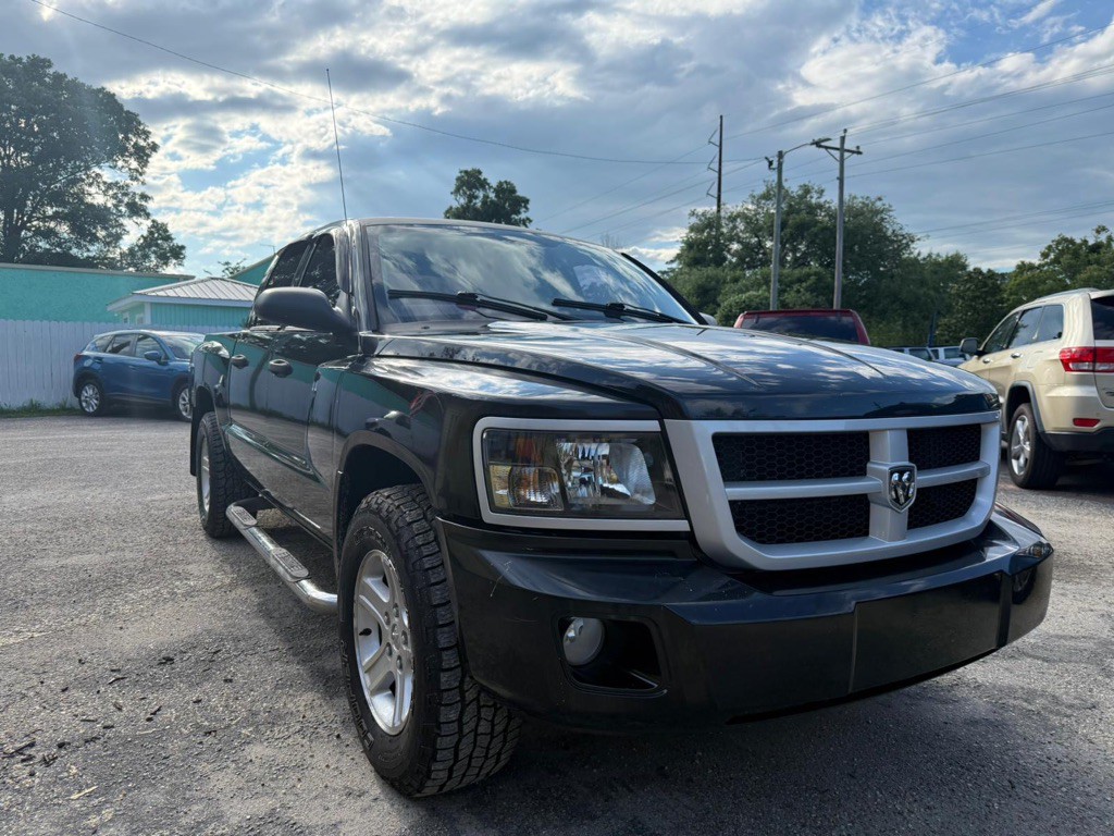 2011 Dodge Dakota Image 2