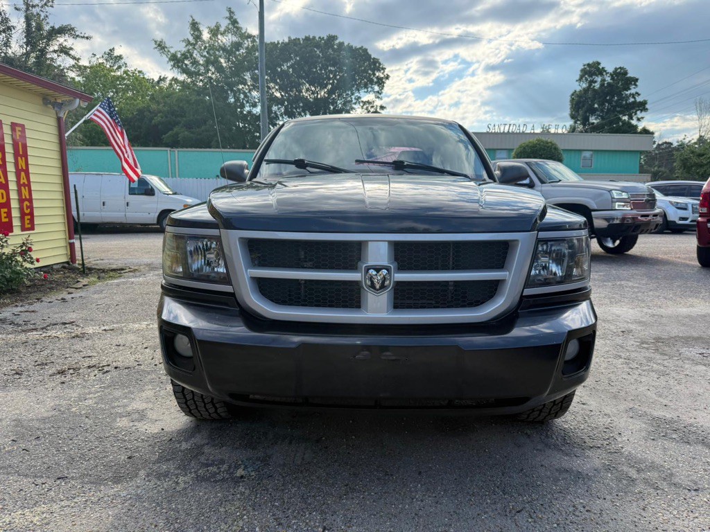 2011 Dodge Dakota Image 3