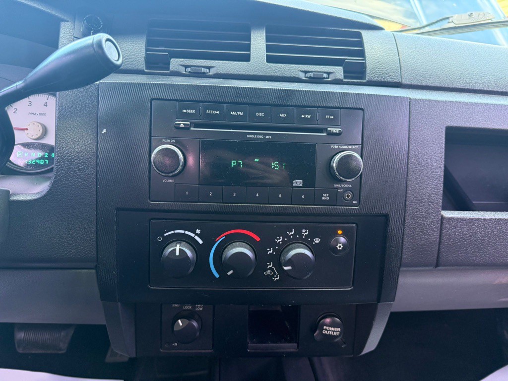2011 Dodge Dakota Image 16