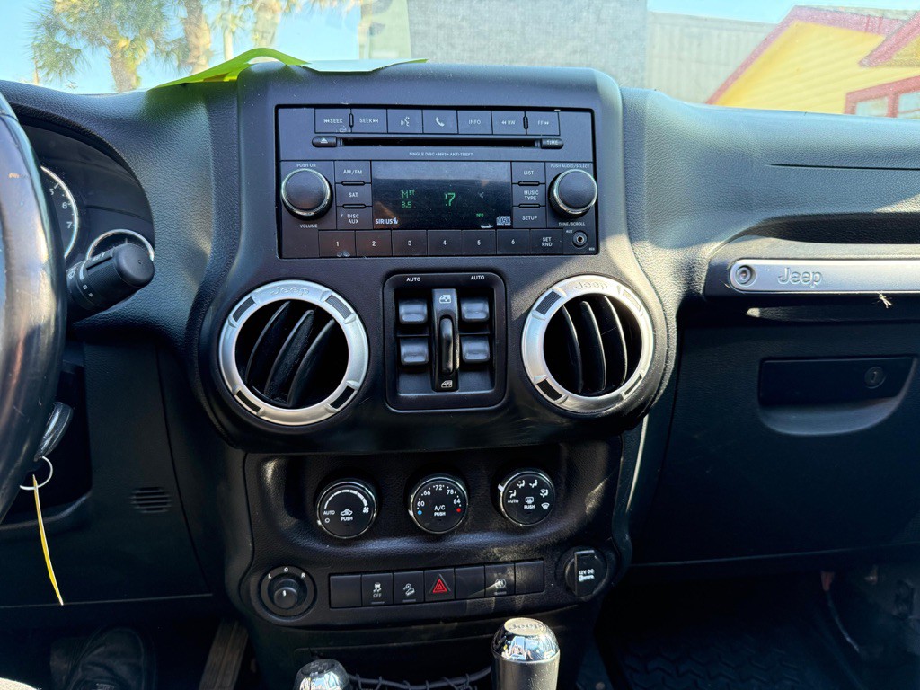 2013 Jeep Wrangler Unlimited Image 10