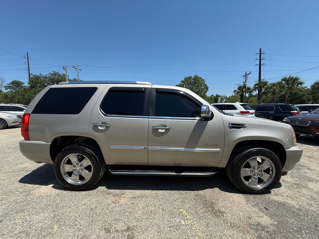 2009 Cadillac Escalade Image 8