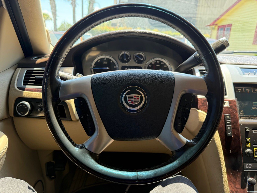 2009 Cadillac Escalade Image 11