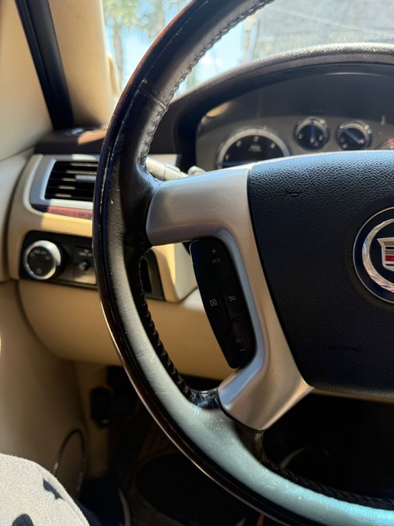 2009 Cadillac Escalade Image 12