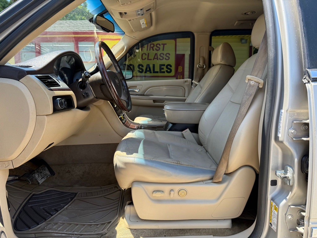 2009 Cadillac Escalade Image 16
