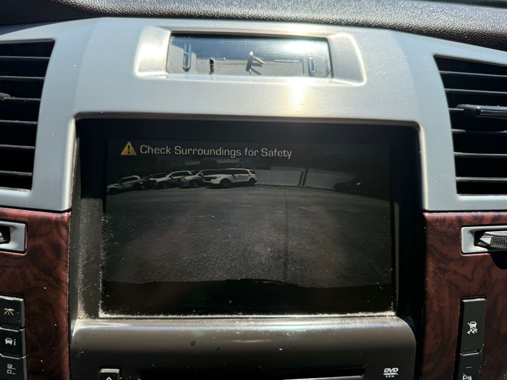 2009 Cadillac Escalade Image 17
