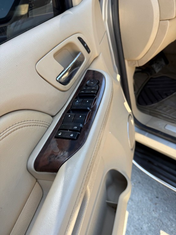 2009 Cadillac Escalade Image 18