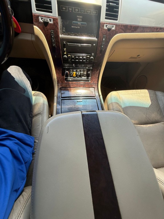 2009 Cadillac Escalade Image 19