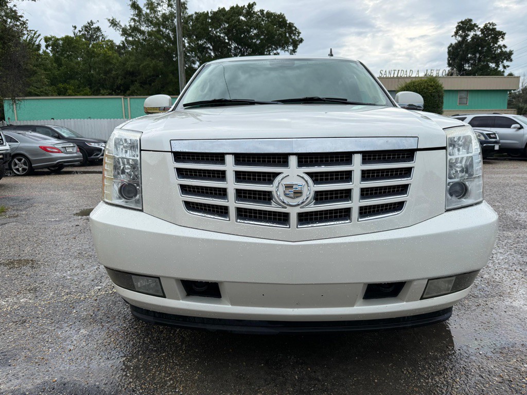 2010 Cadillac Escalade Image 3