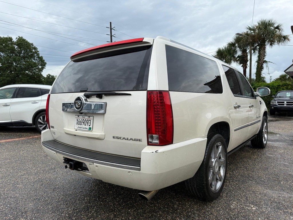 2010 Cadillac Escalade Image 4