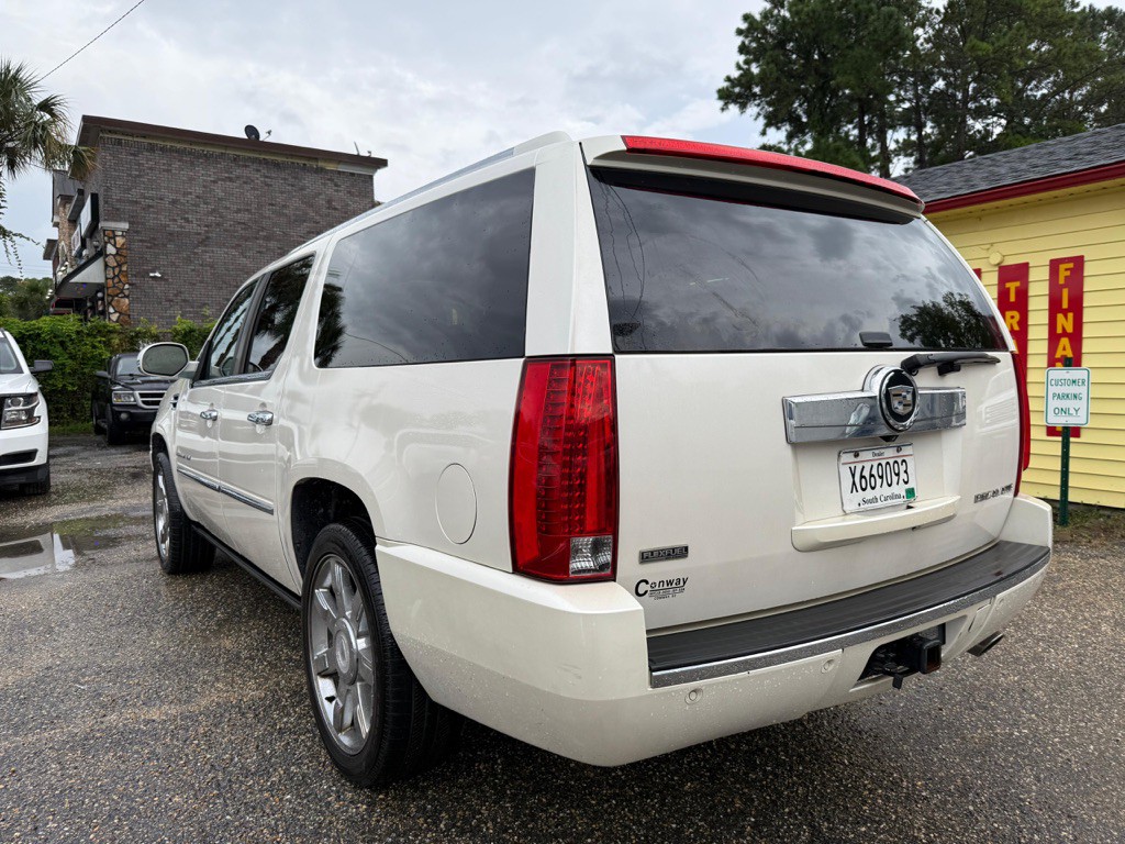 2010 Cadillac Escalade Image 5