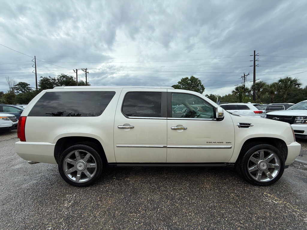 2010 Cadillac Escalade Image 7