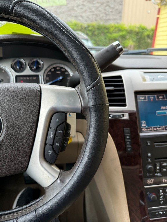 2010 Cadillac Escalade Image 13