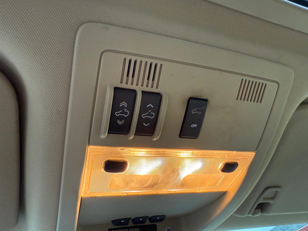 2010 Cadillac Escalade Image 15