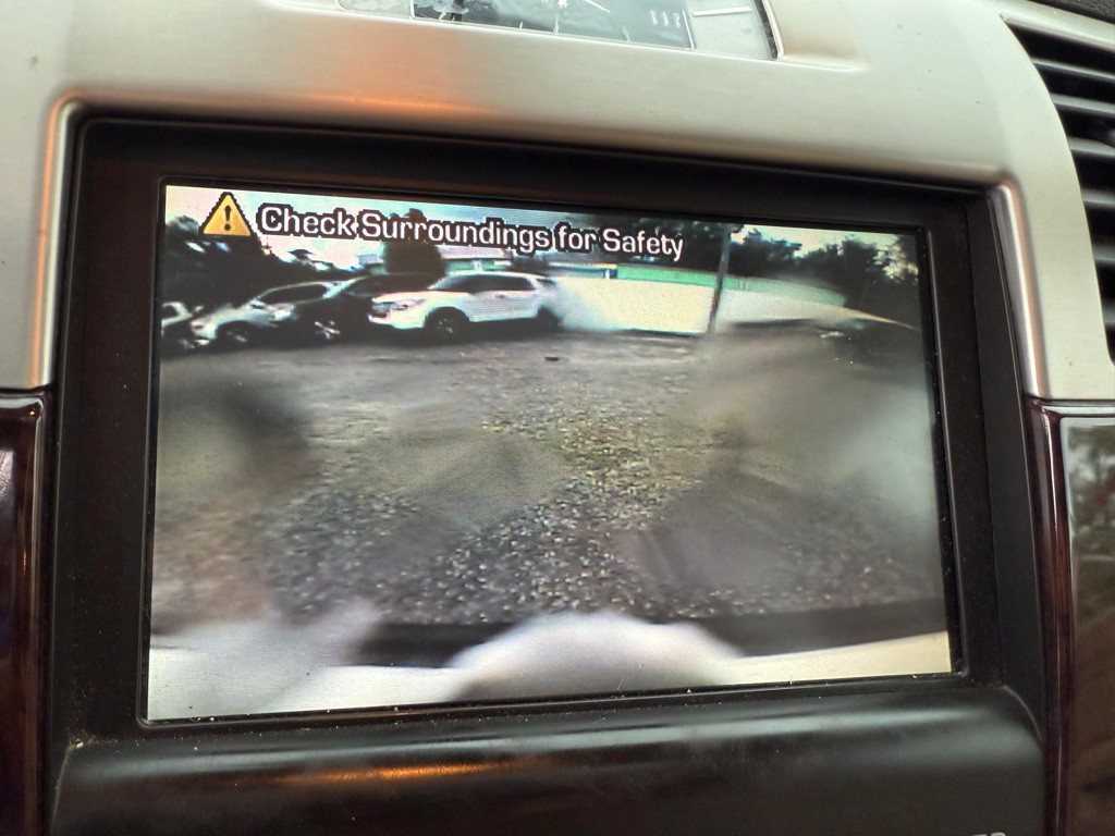 2010 Cadillac Escalade Image 17