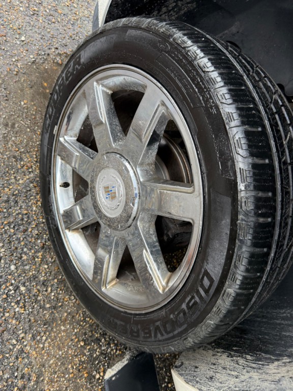 2010 Cadillac Escalade Image 18