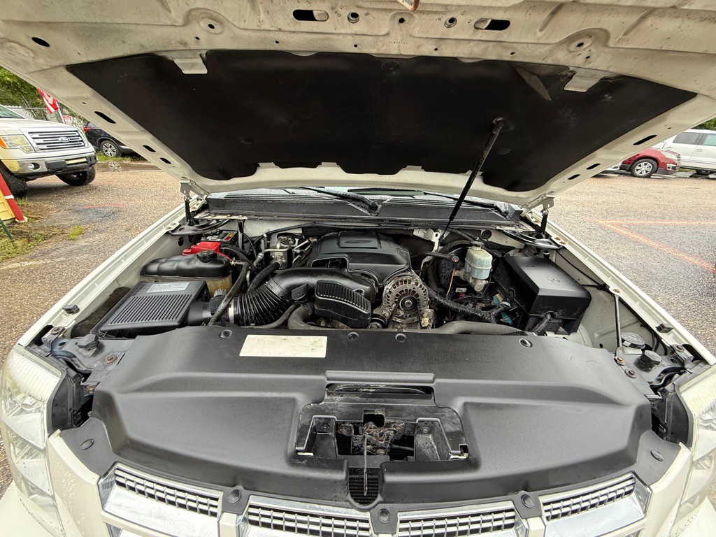 2010 Cadillac Escalade Image 19