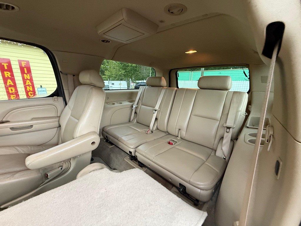 2010 Cadillac Escalade Image 21