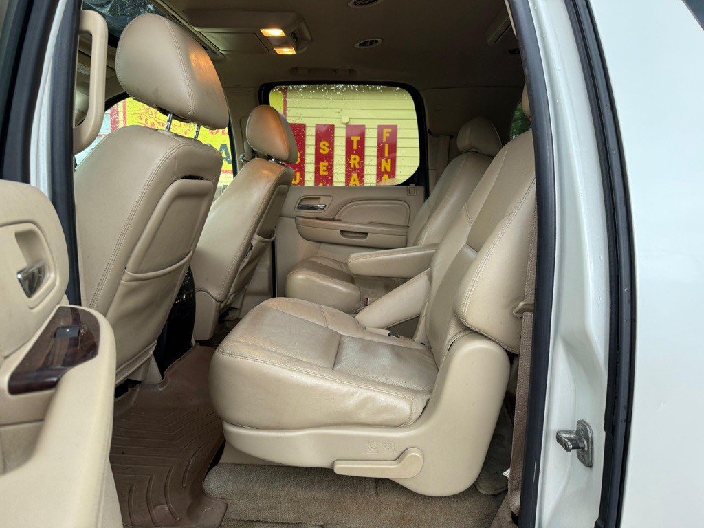 2010 Cadillac Escalade Image 22