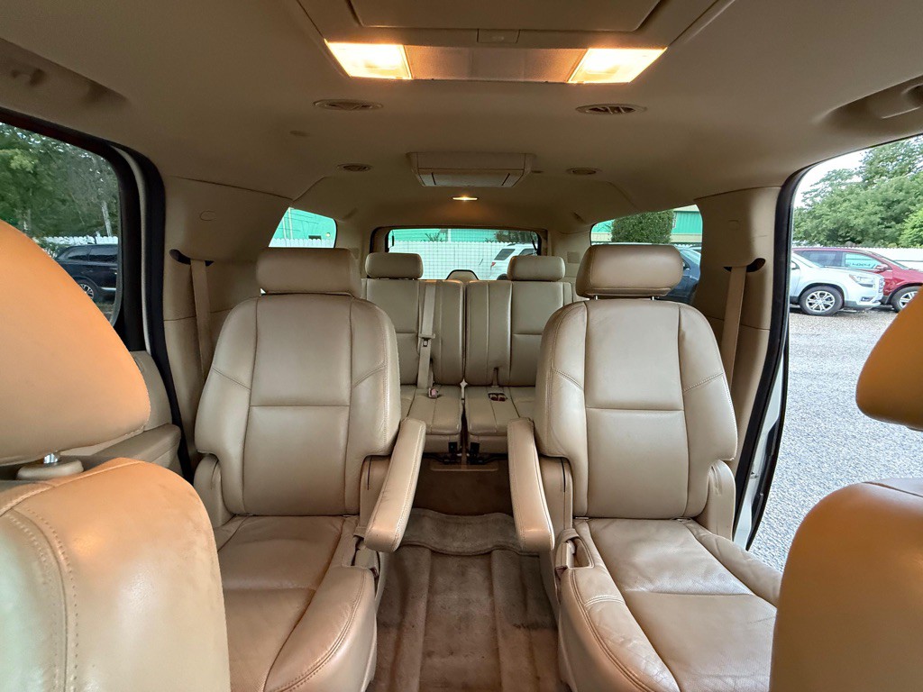 2010 Cadillac Escalade Image 23