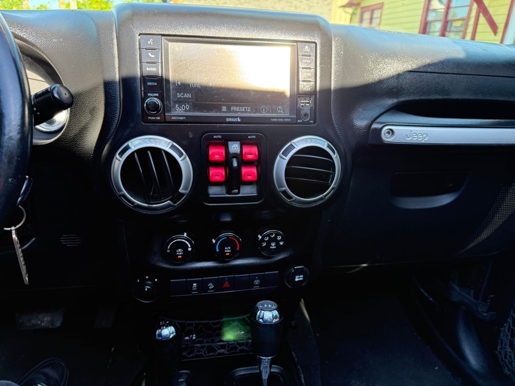 2016 Jeep Wrangler Unlimited Image 14