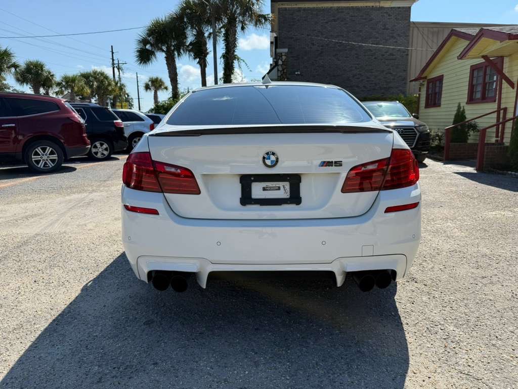 2016 BMW M5 Image 9