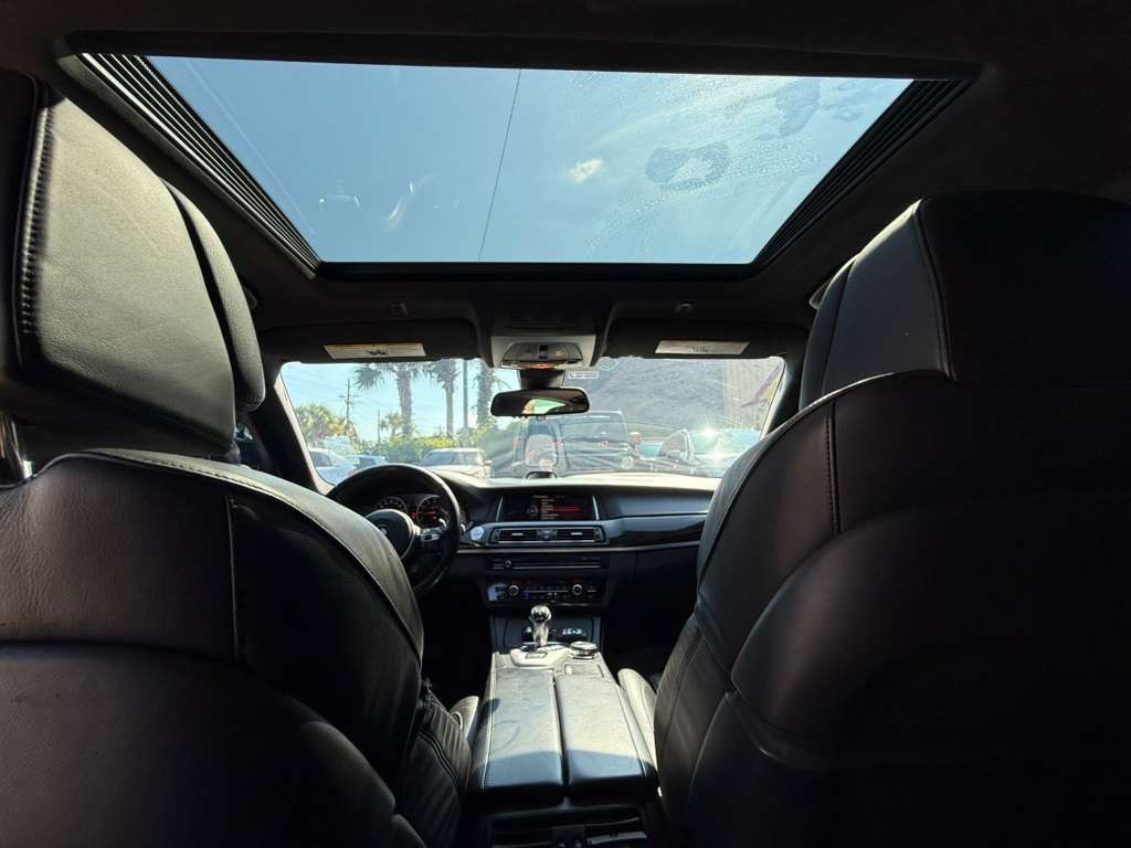 2016 BMW M5 Image 25