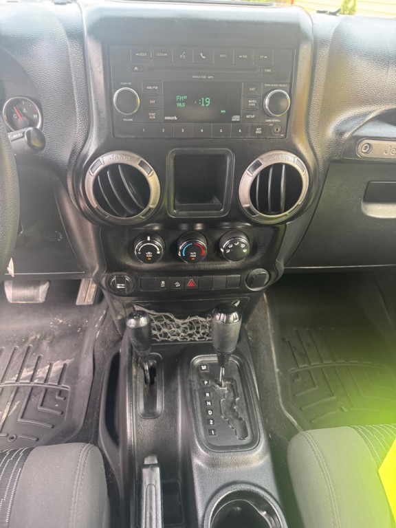 2011 Jeep Wrangler Unlimited Image 15