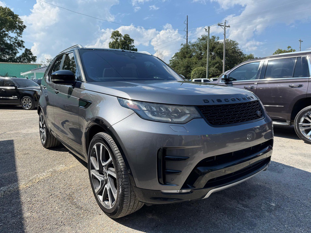 2017 Land Rover Discovery Image 2