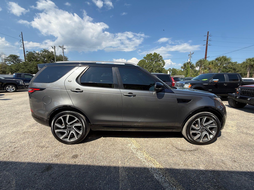 2017 Land Rover Discovery Image 3