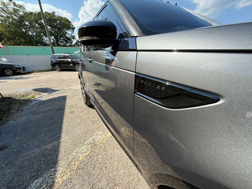 2017 Land Rover Discovery Image 10