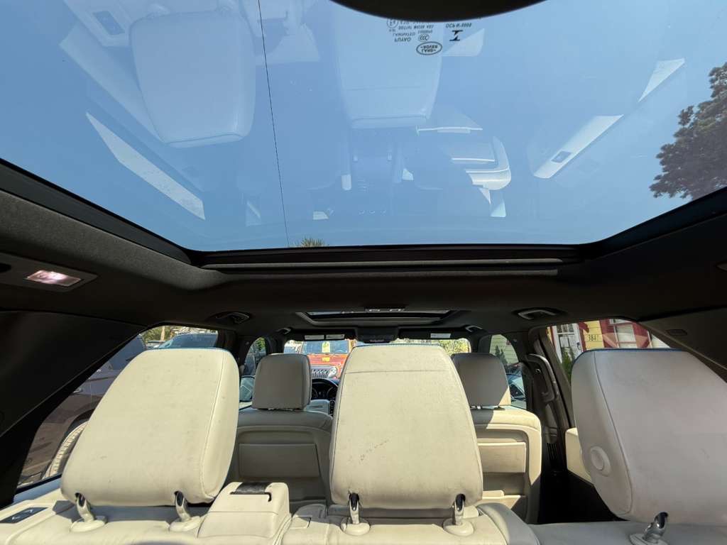 2017 Land Rover Discovery Image 17