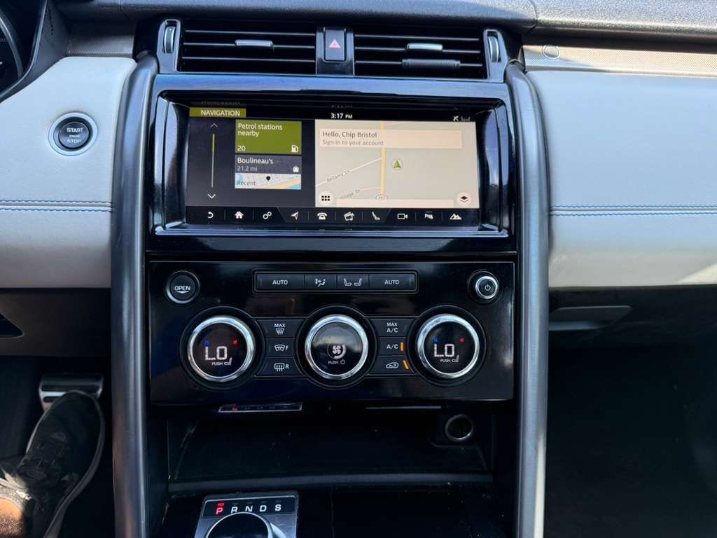 2017 Land Rover Discovery Image 19