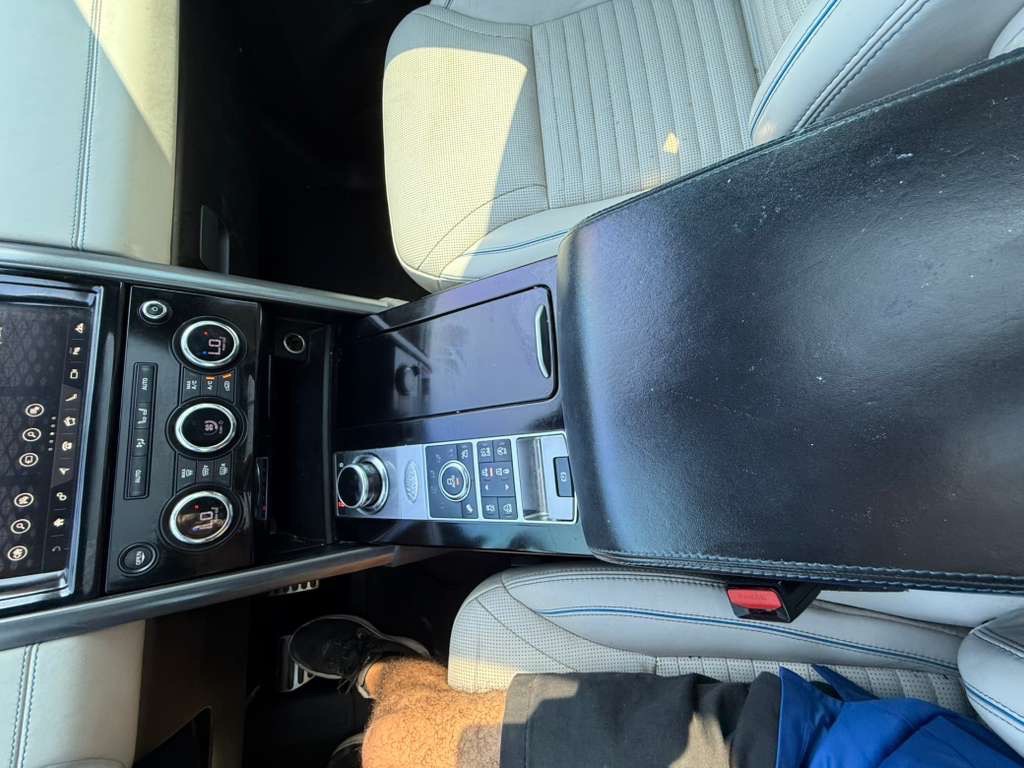 2017 Land Rover Discovery Image 21