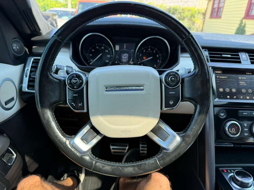2017 Land Rover Discovery Image 22