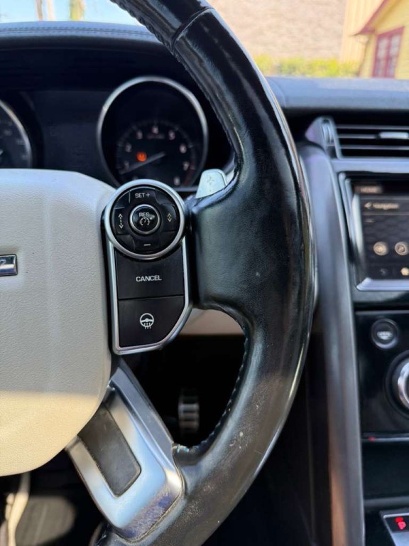 2017 Land Rover Discovery Image 23