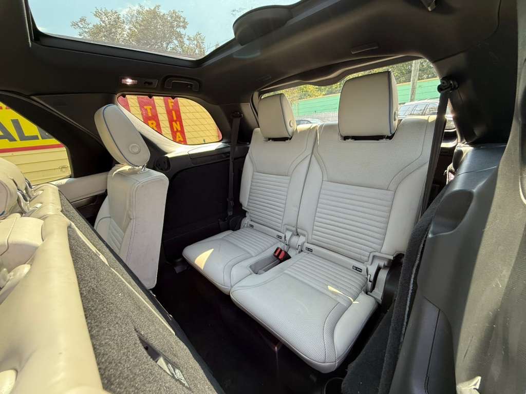 2017 Land Rover Discovery Image 26