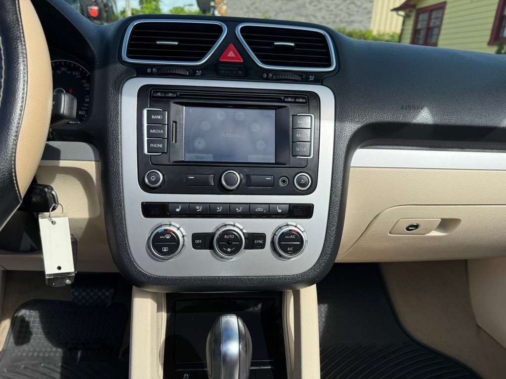 2014 Volkswagen Eos Image 16