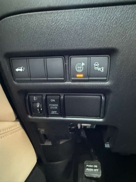 2017 Nissan Armada Image 10