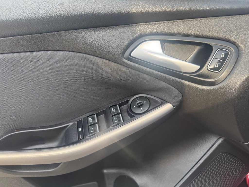 2015 Ford Focus Image 12