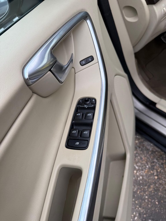 2013 Volvo XC60 Image 12