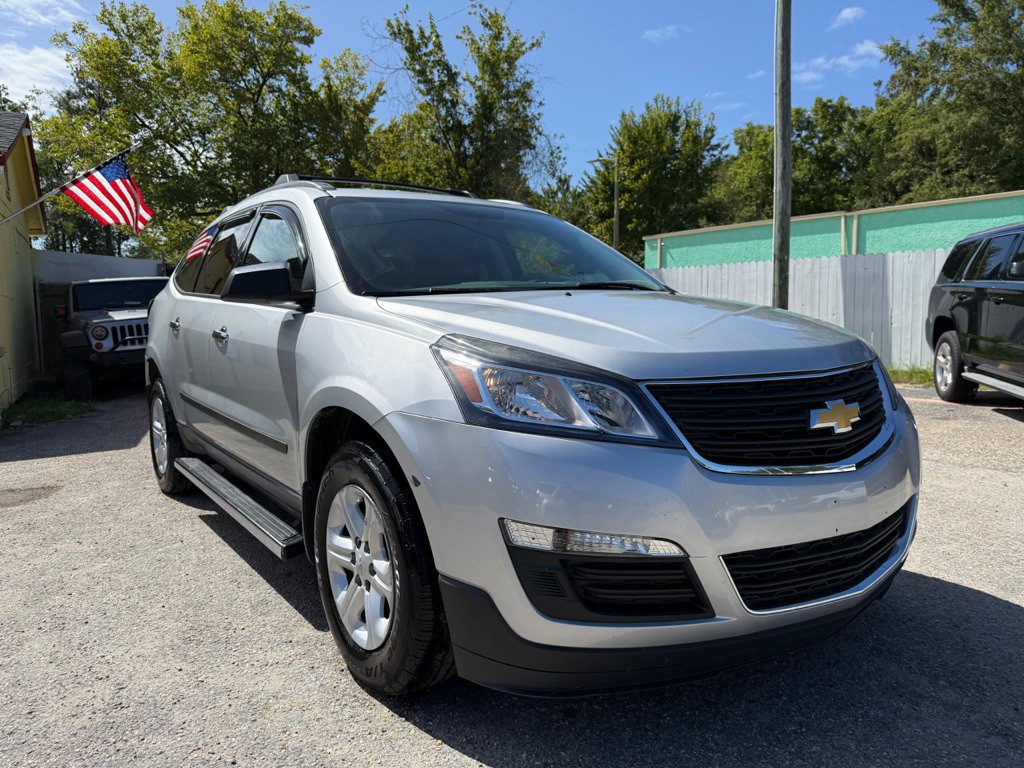 2017 Chevrolet Traverse Image 2