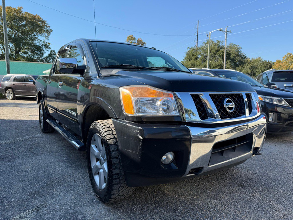 2015 Nissan Titan Image 2