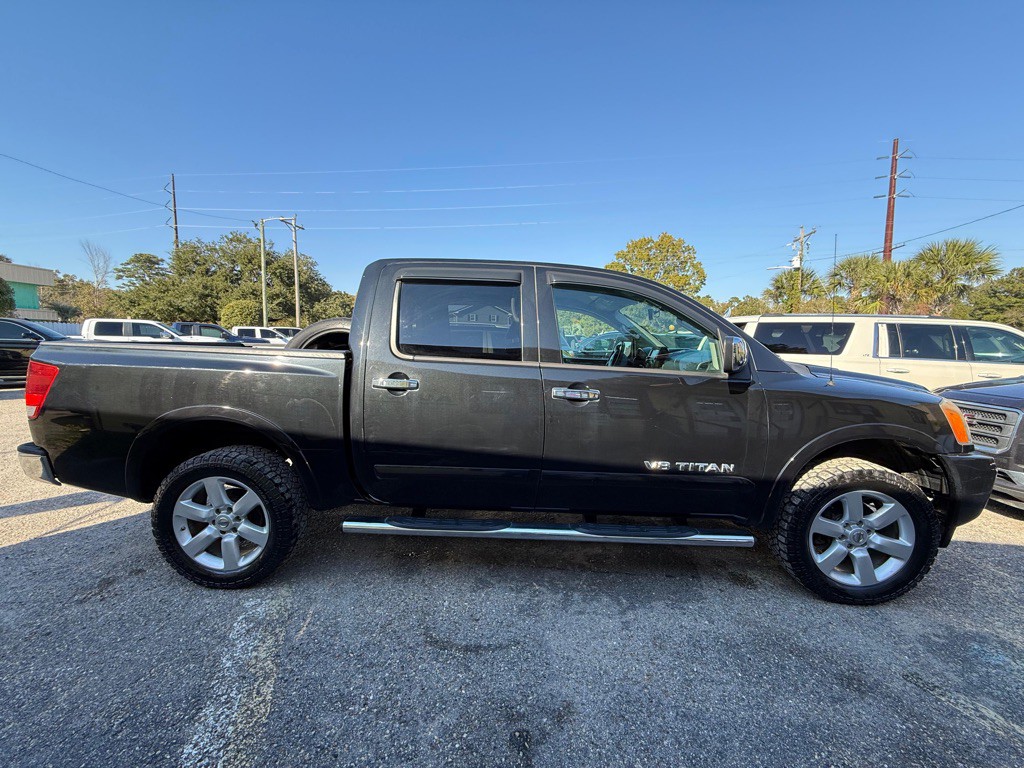 2015 Nissan Titan Image 3