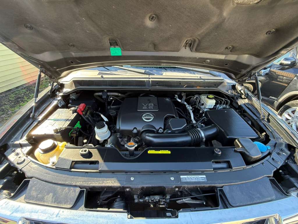 2015 Nissan Titan Image 9