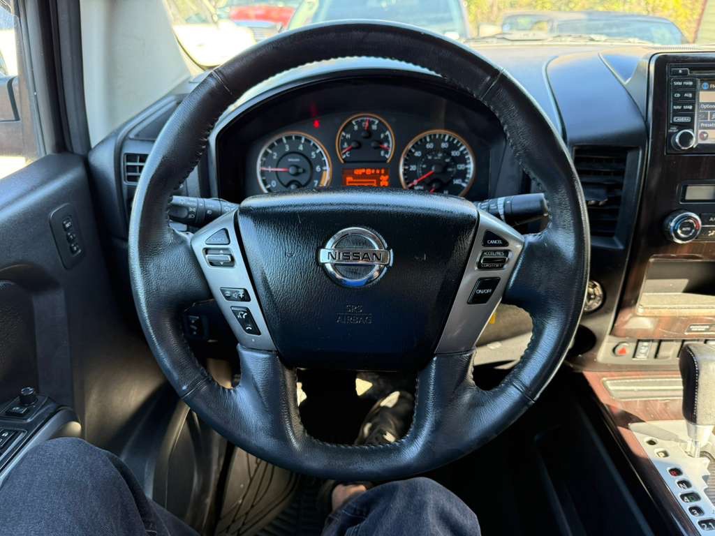 2015 Nissan Titan Image 10