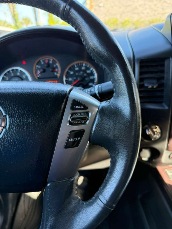 2015 Nissan Titan Image 11