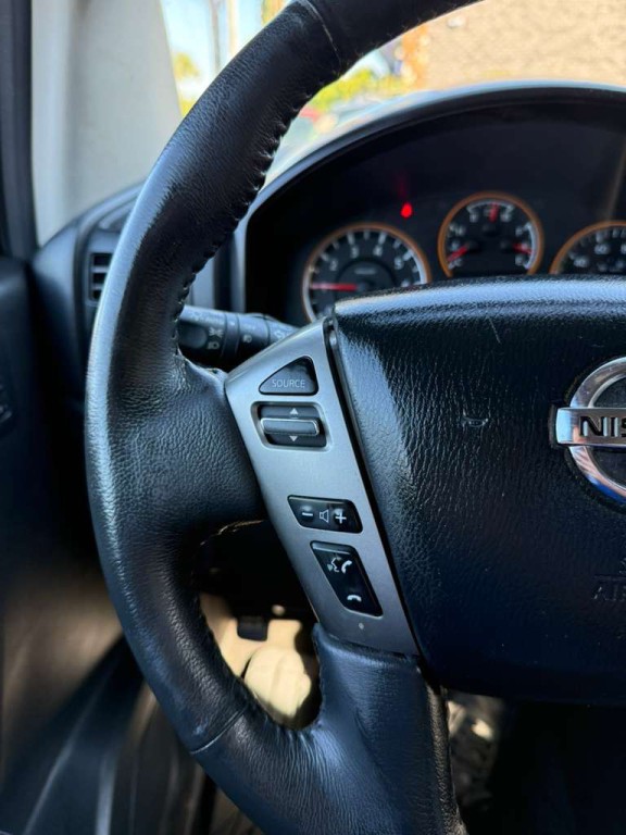 2015 Nissan Titan Image 12