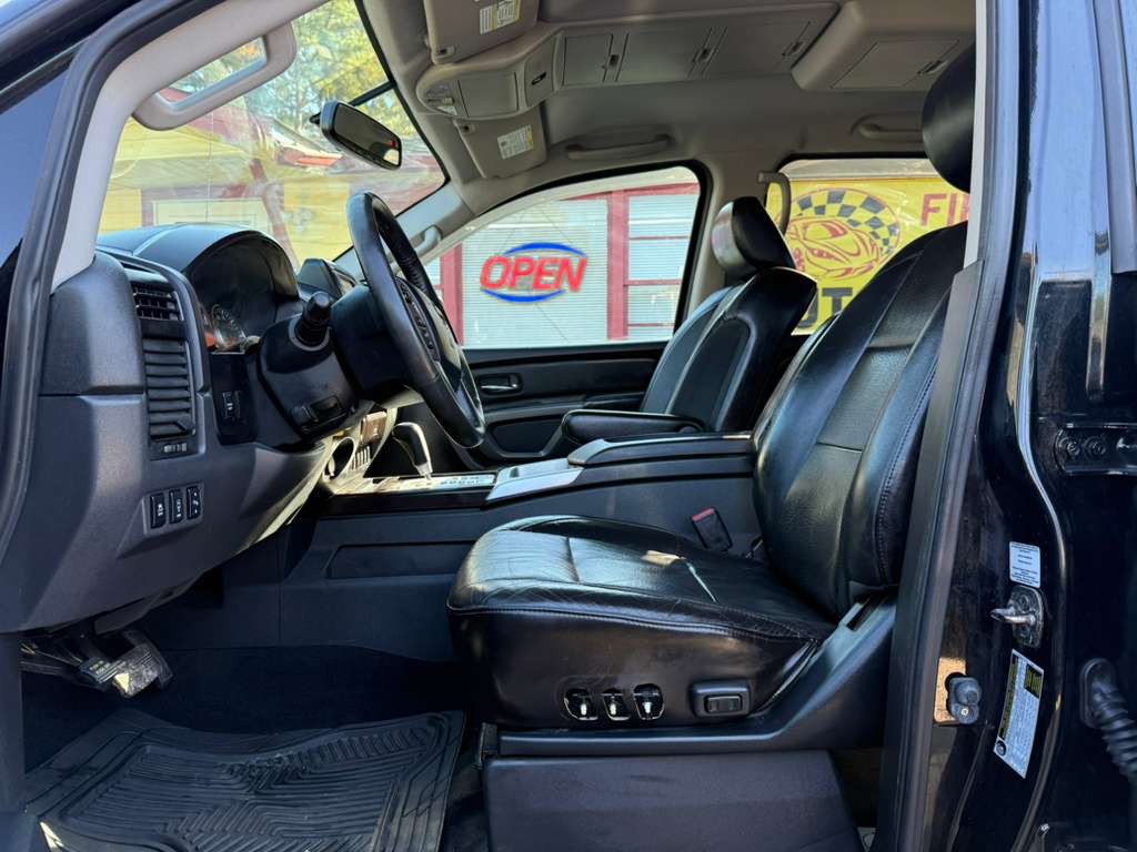 2015 Nissan Titan Image 13