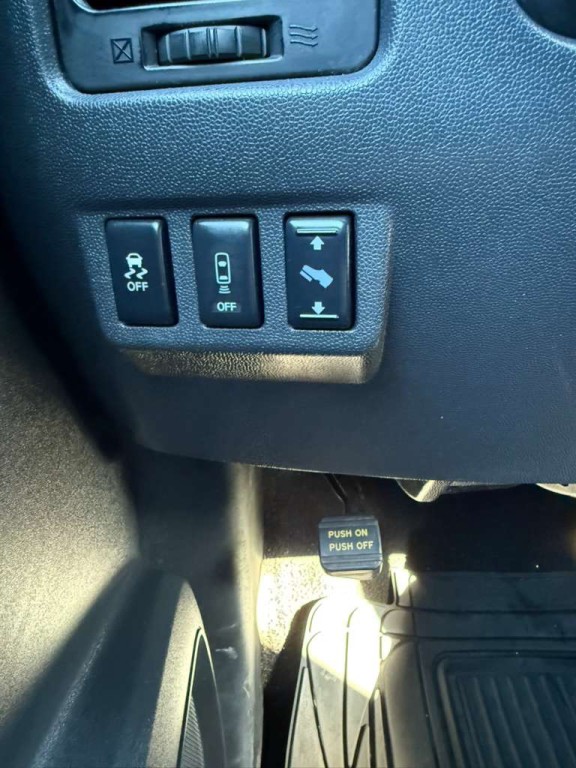 2015 Nissan Titan Image 15