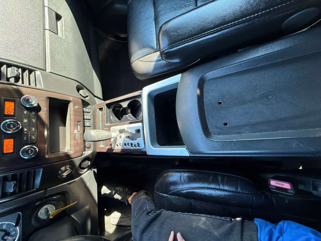 2015 Nissan Titan Image 16